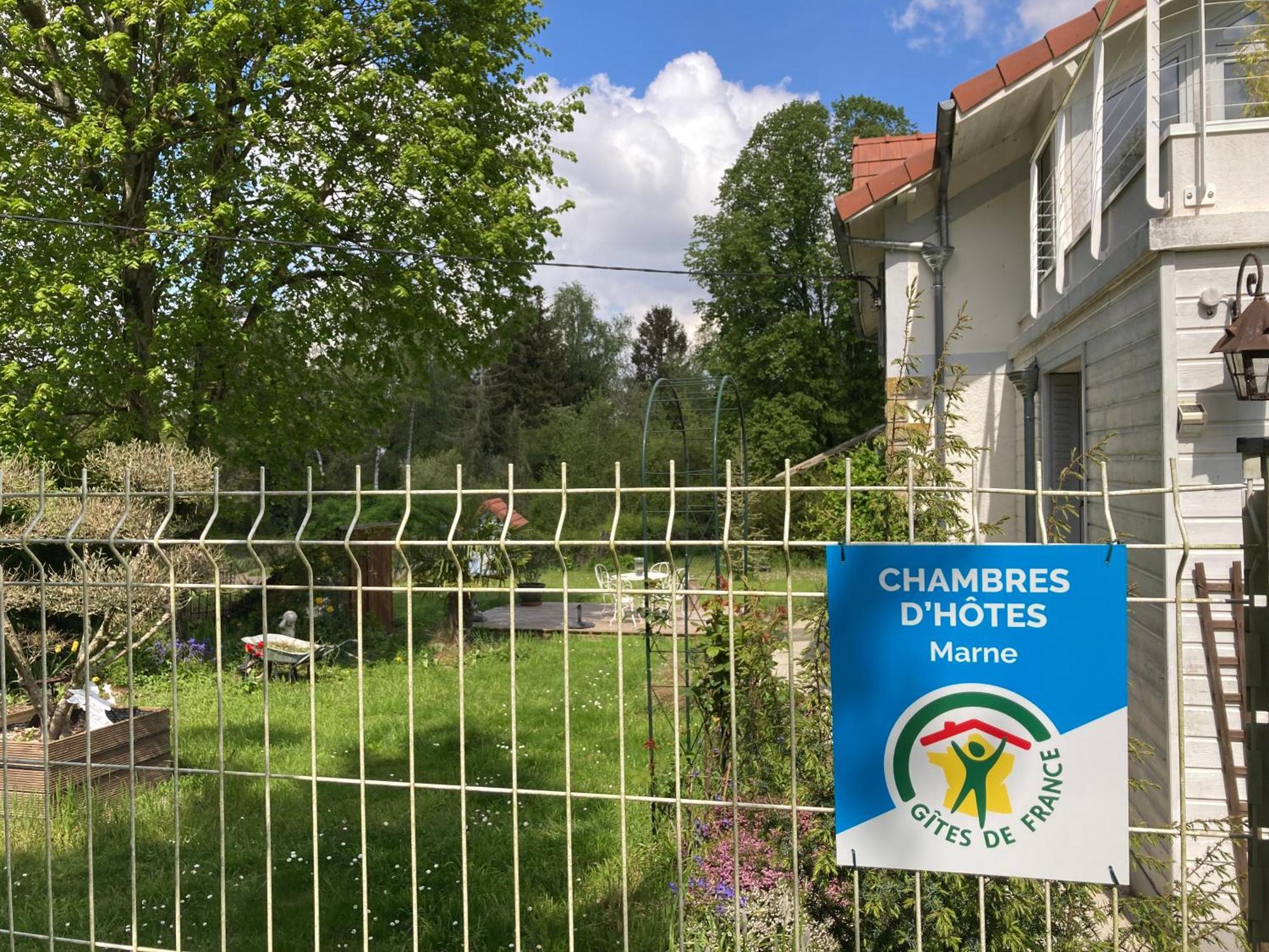 "Aux Chants Des Oiseaux" Domaine De La Renardiere Les Grandes-Loges Extérieur photo